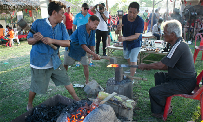 World-Wai-Kru-Muay-Thai-ceremony-2016-04-500x300.jpg